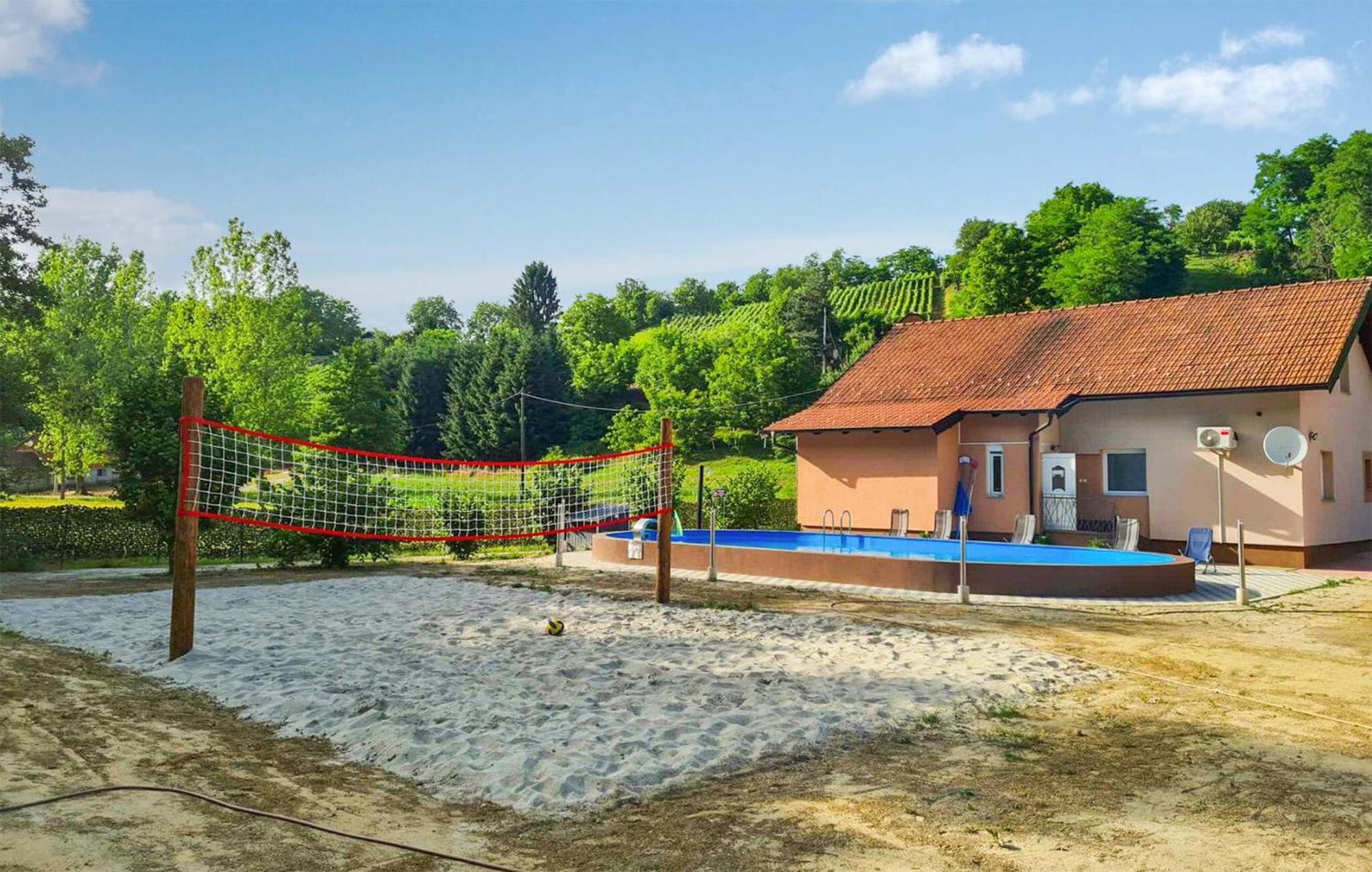 Gorgeous Home In Vinogradi Ludbreski With Kitchen Ludbreg Kültér fotó