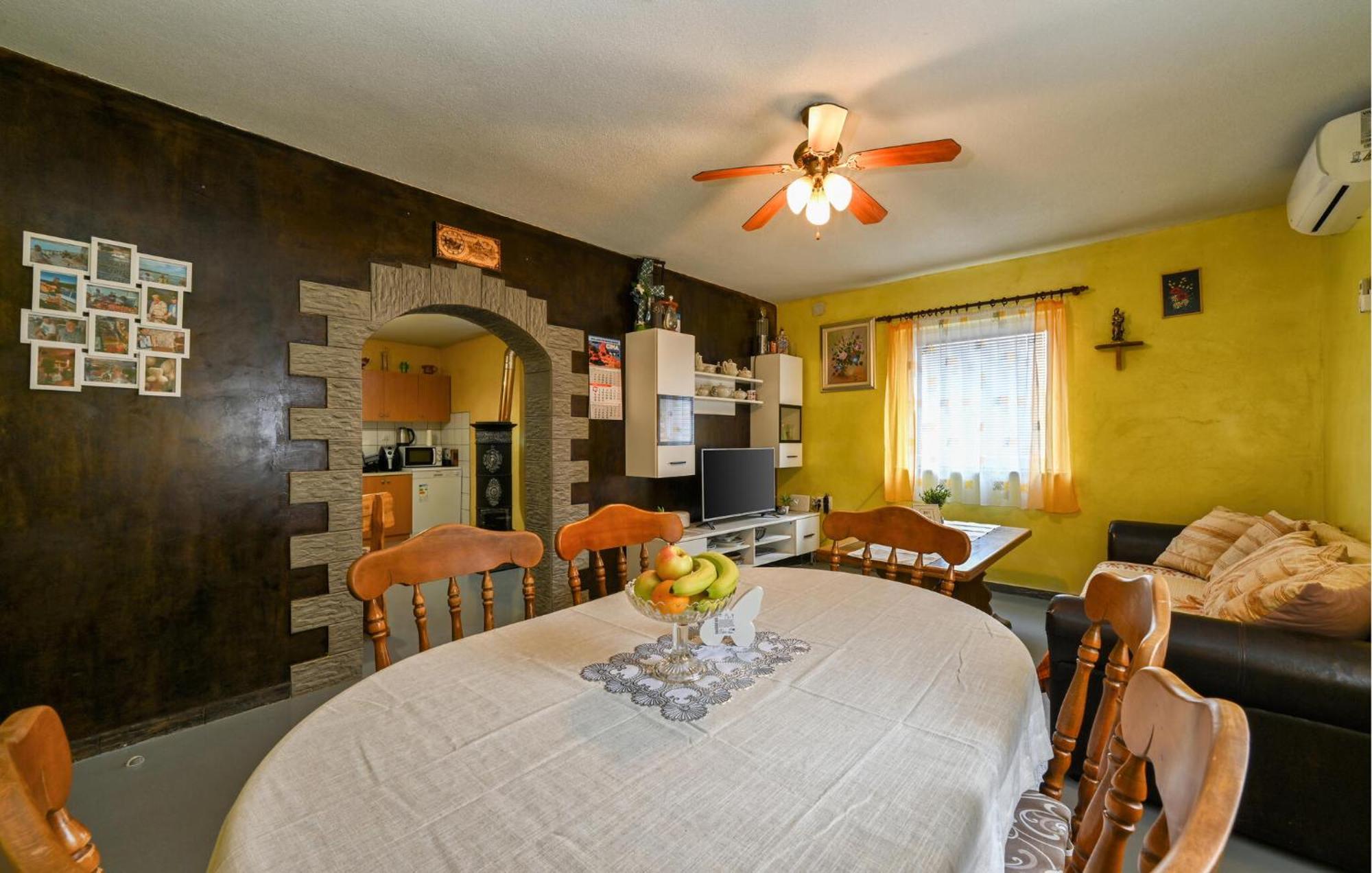 Gorgeous Home In Vinogradi Ludbreski With Kitchen Ludbreg Kültér fotó