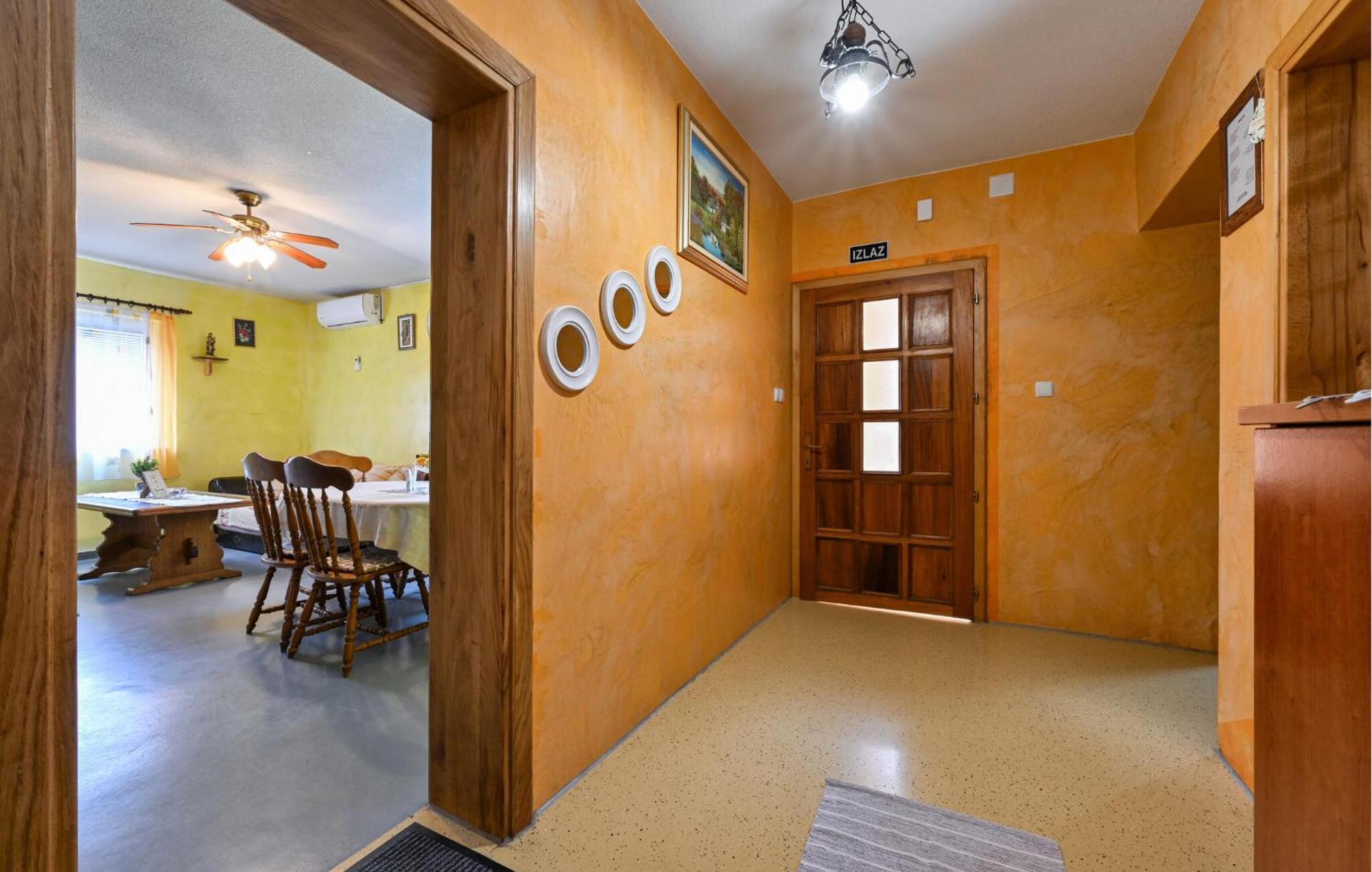Gorgeous Home In Vinogradi Ludbreski With Kitchen Ludbreg Kültér fotó