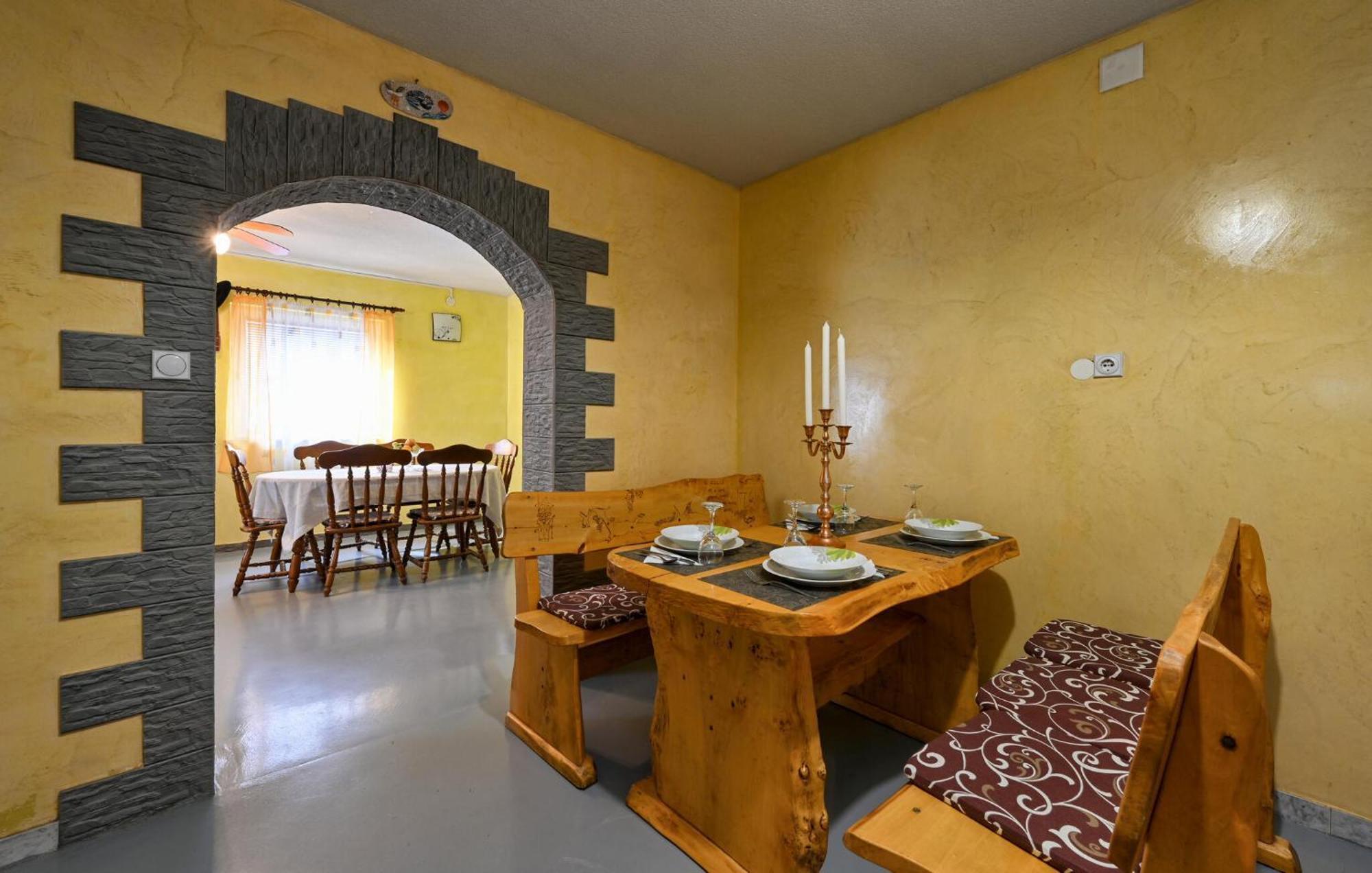 Gorgeous Home In Vinogradi Ludbreski With Kitchen Ludbreg Kültér fotó