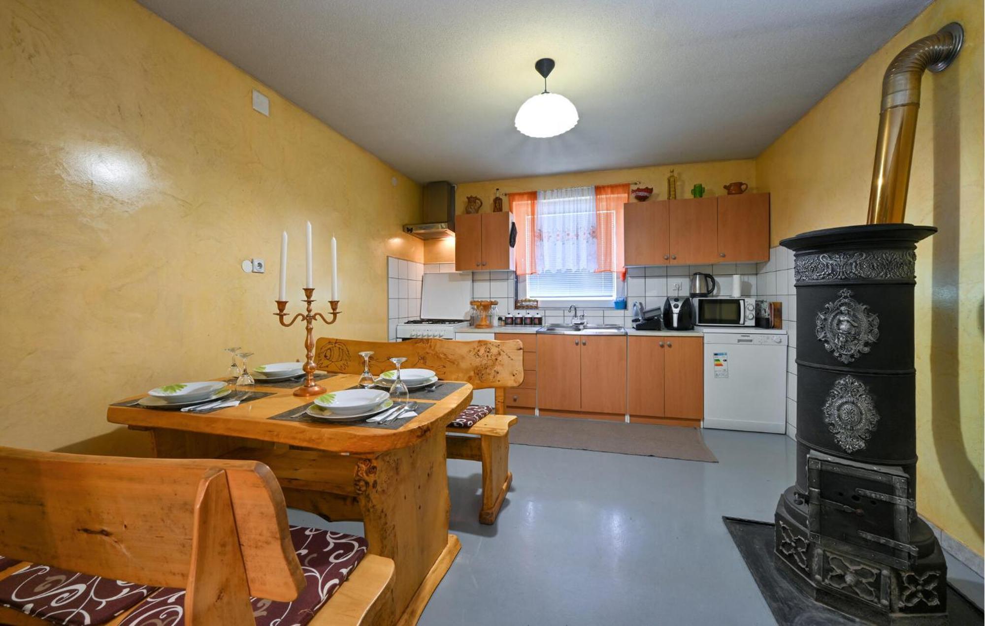 Gorgeous Home In Vinogradi Ludbreski With Kitchen Ludbreg Kültér fotó